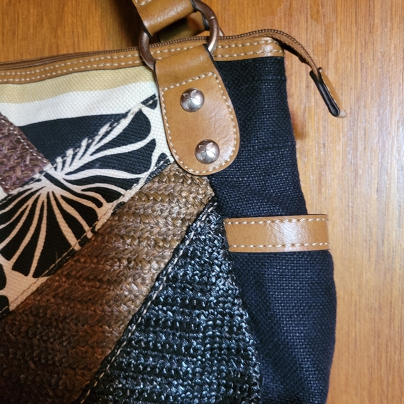 Relic Handbag Shoulder Bag Zipper Close Canvas with Straw Fabric Accents - Picture 6 of 7